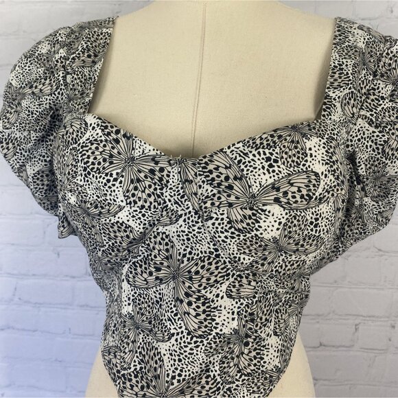 ⭐ 3/$15 Milk & Honey M White & Black Butterfly Print Puff Sleeve Crop Corset Top - Picture 3 of 7